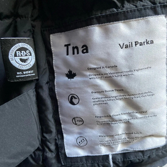 TNA Vail Aritzia Black hooded short Down merino wool parka Sz XS - Picture 7 of 11